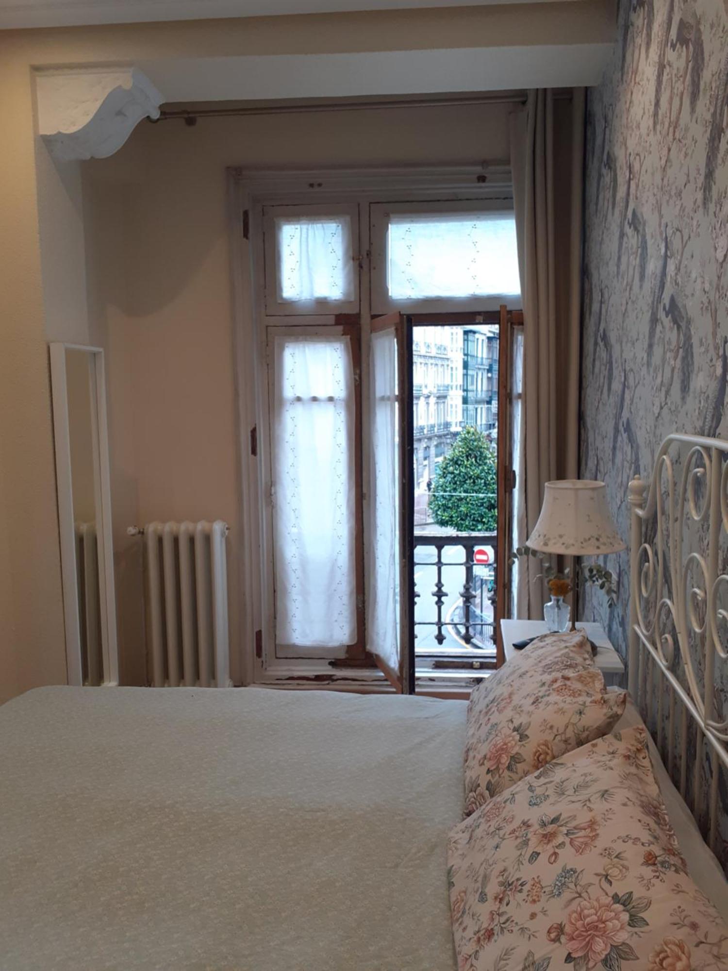 Uria 25 Rooms Oviedo Ngoại thất bức ảnh