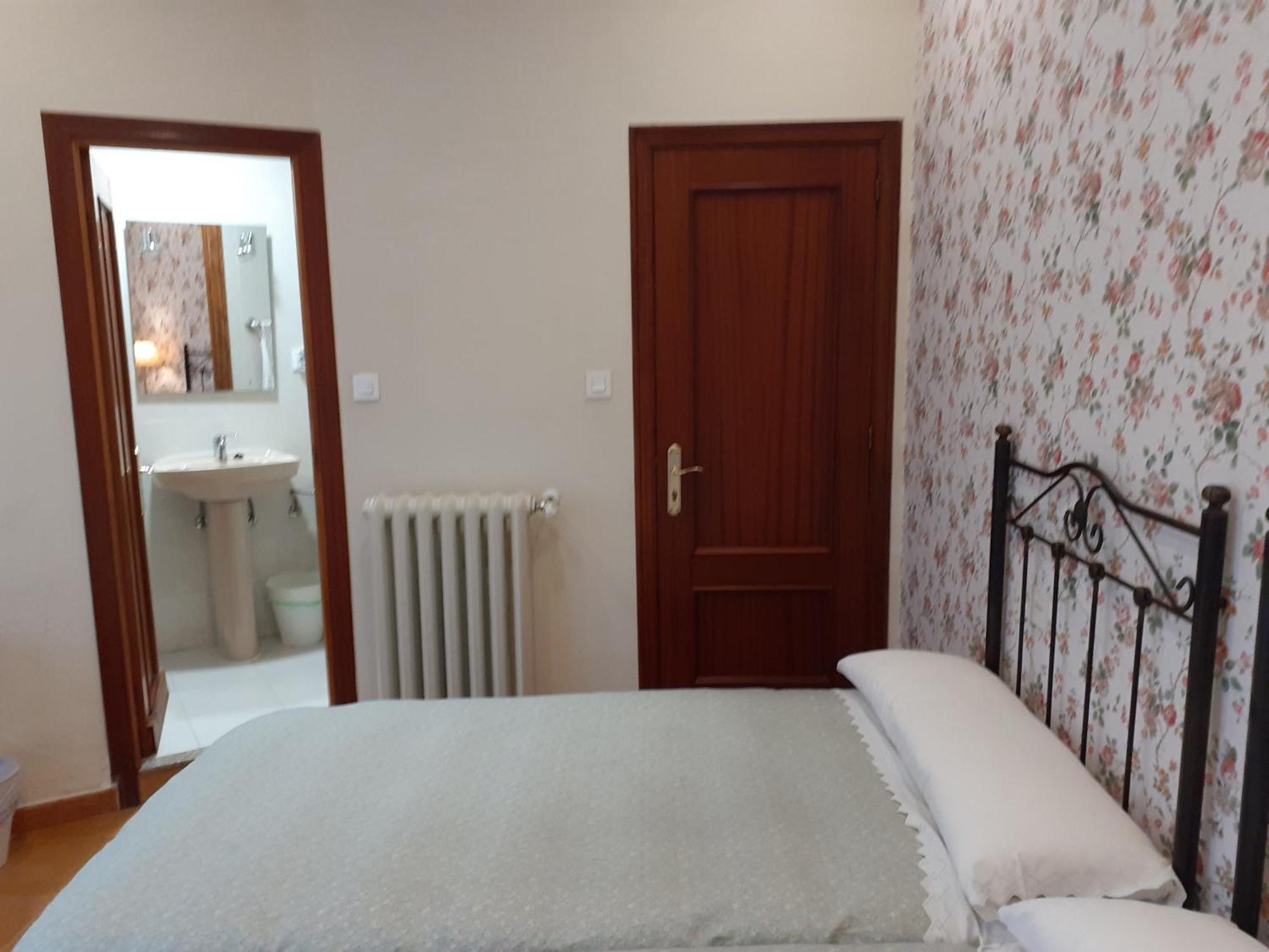 Uria 25 Rooms Oviedo Ngoại thất bức ảnh